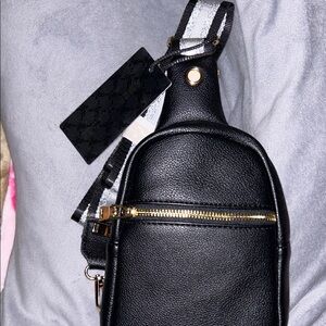 Elegant Black Crossbody Bag with Gold Zipper